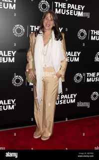 Maggie Wheeler feet photo 7