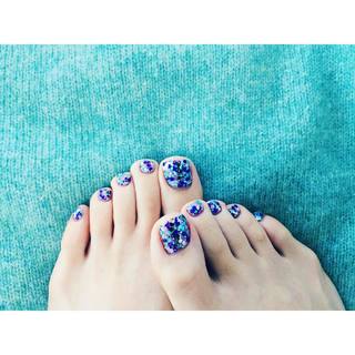 Maggy feet photo thumbnail