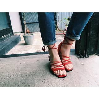 Maggy feet photo thumbnail
