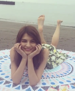 Maggy feet photo thumbnail