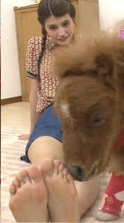 Maggy feet photo thumbnail