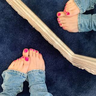 Maggy feet photo thumbnail