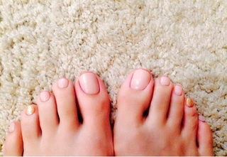 Maggy feet photo thumbnail