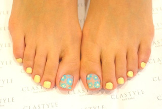 Maggy feet photo thumbnail