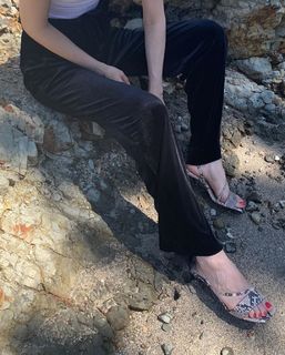 Maggy feet photo thumbnail