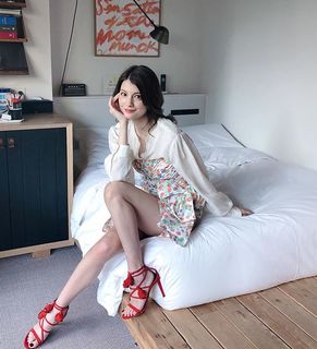 Maggy feet photo thumbnail