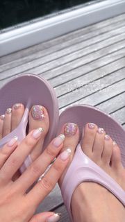 Maggy feet photo thumbnail