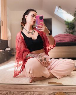 Maghla feet photo thumbnail