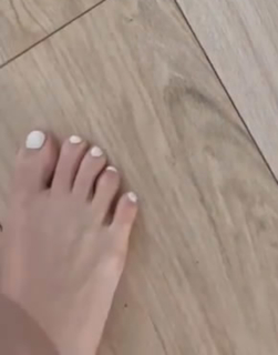 Maghla feet photo thumbnail