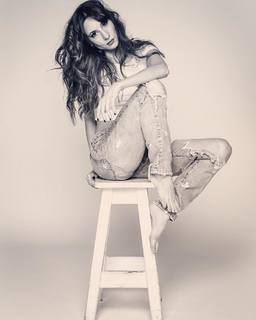 Magui Bravi feet photo thumbnail