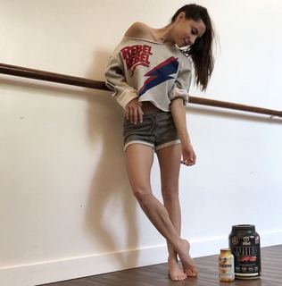 Magui Bravi feet photo thumbnail