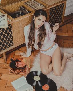 Magui Bravi feet photo thumbnail