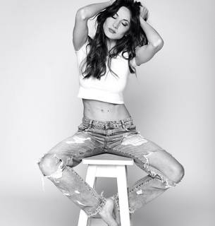 Magui Bravi feet photo thumbnail