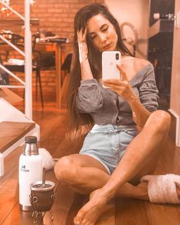 Magui Bravi feet photo thumbnail