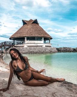 Magui Bravi feet photo thumbnail