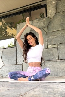 Magui Bravi feet photo thumbnail