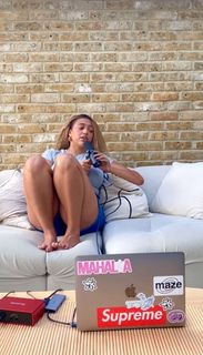 Mahalia Burkmar feet photo 1