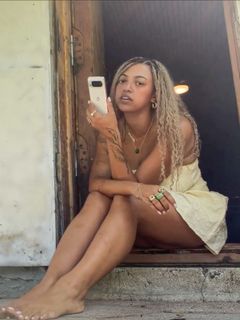 Mahalia Burkmar feet photo 13