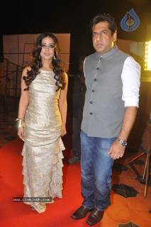 Mahie Gill feet photo thumbnail