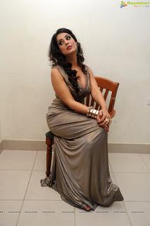 Mahie Gill feet photo thumbnail