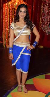 Mahie Gill feet photo thumbnail