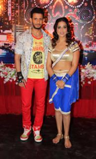 Mahie Gill feet photo thumbnail