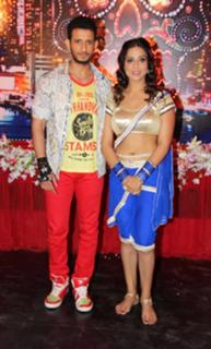 Mahie Gill feet photo thumbnail