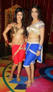 Mahie Gill feet photo thumbnail