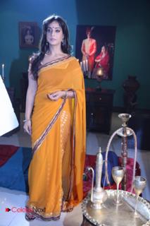 Mahie Gill feet photo thumbnail