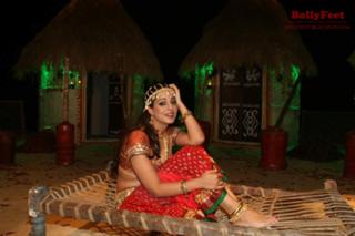 Mahie Gill feet photo thumbnail