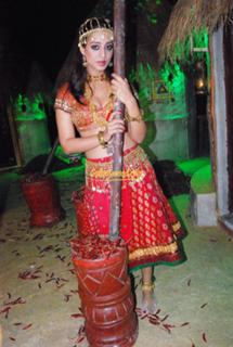Mahie Gill feet photo thumbnail