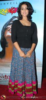 Mahie Gill feet photo thumbnail