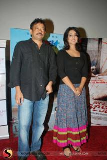 Mahie Gill feet photo thumbnail
