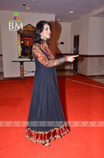 Mahie Gill feet photo thumbnail