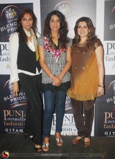 Mahie Gill feet photo thumbnail