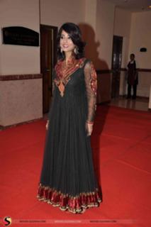 Mahie Gill feet photo thumbnail