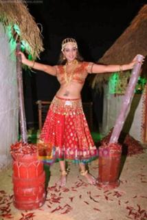 Mahie Gill feet photo thumbnail