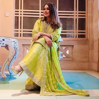 Mahima Chaudhry feet photo thumbnail