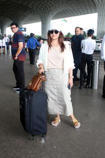 Mahima Chaudhry feet photo thumbnail