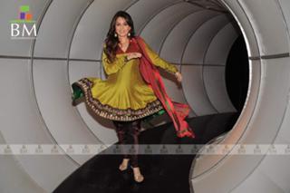 Mahima Chaudhry feet photo thumbnail