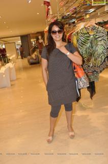 Mahima Chaudhry feet photo thumbnail