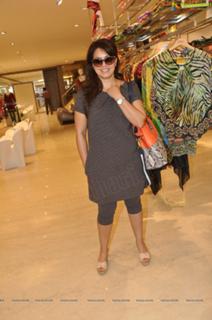 Mahima Chaudhry feet photo thumbnail