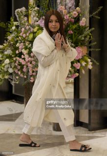 Mahima Chaudhry feet photo thumbnail