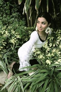 Mahira Khan feet photo thumbnail