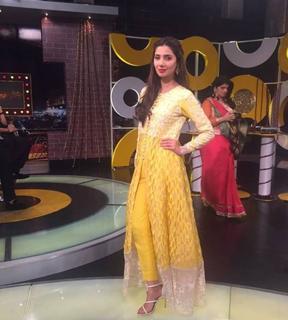 Mahira Khan feet photo thumbnail