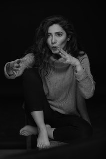 Mahira Khan feet photo thumbnail