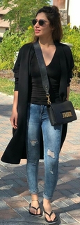 Mahira Khan feet photo thumbnail