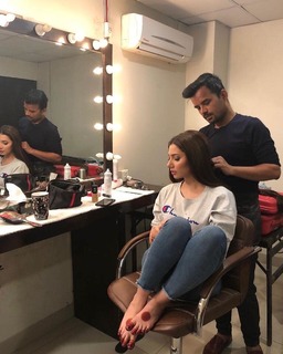 Mahira Khan feet photo thumbnail