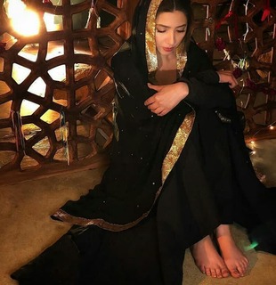 Mahira Khan feet photo thumbnail