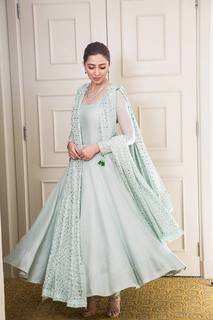 Mahira Khan feet photo thumbnail